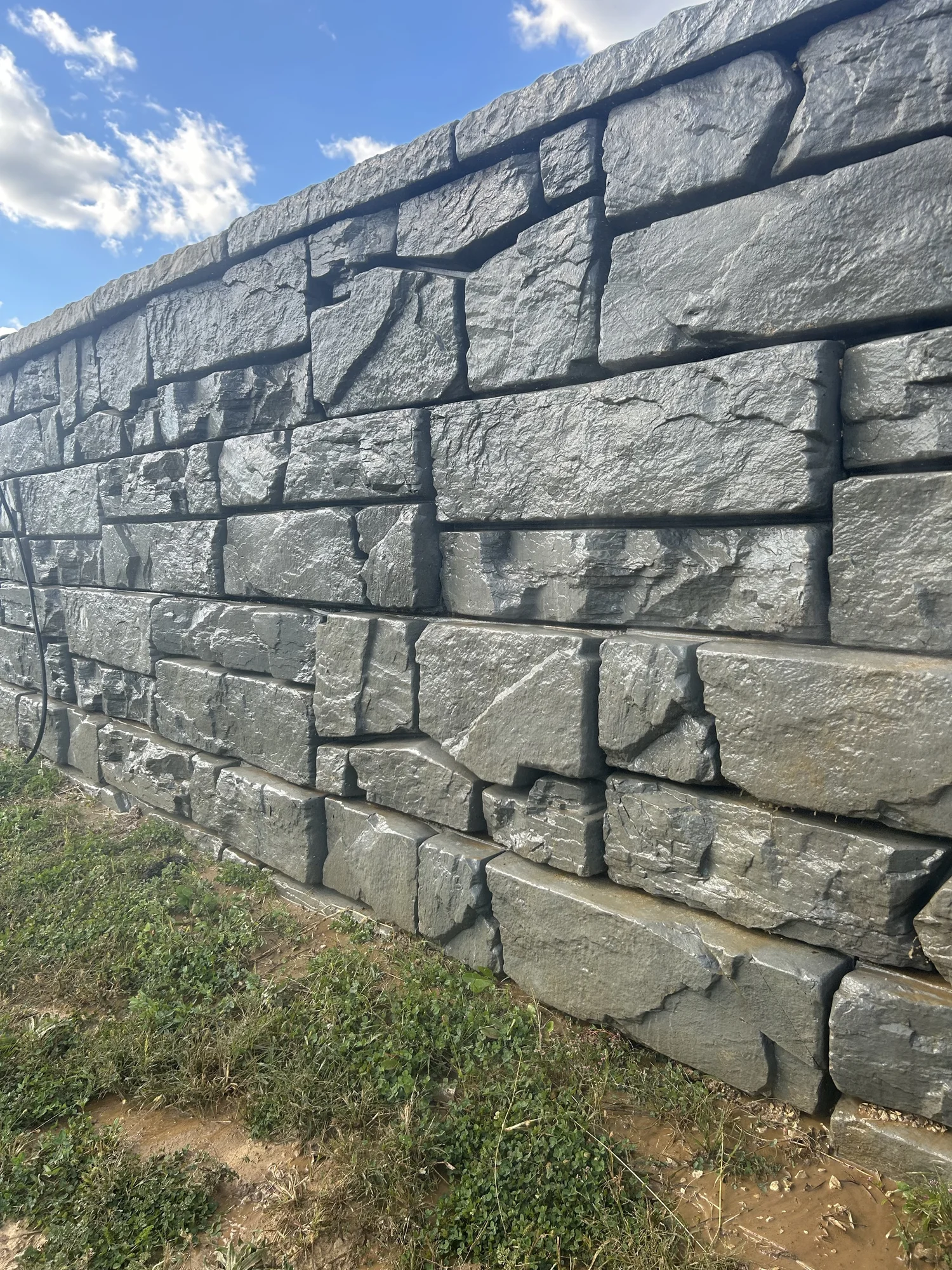 Stone retaining wall